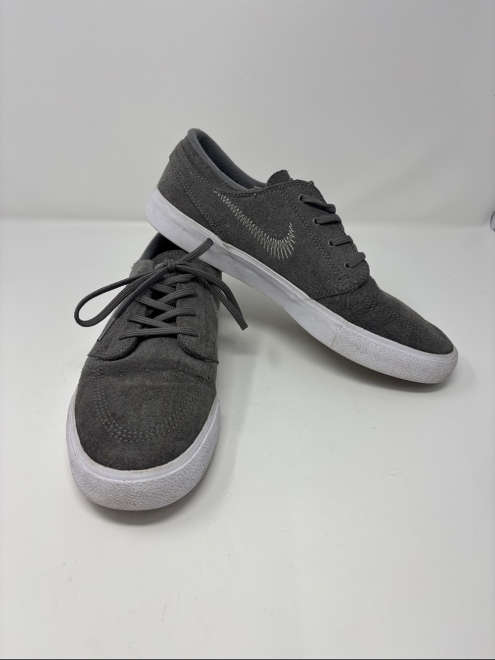Nike Stefan Janoski | Men's Dark Gray Suede Low-Top Sneakers 10.5